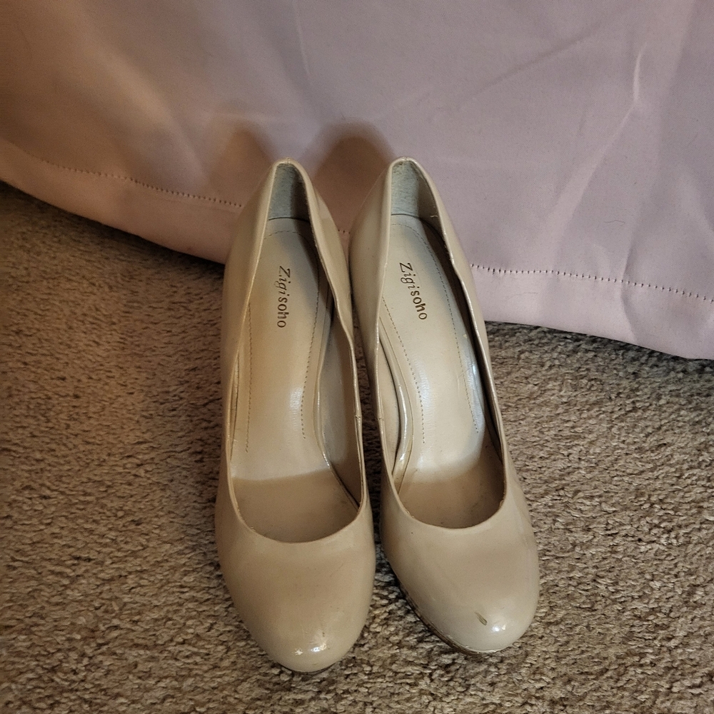 Zigi Soho Cream Heels Classic Pump Style